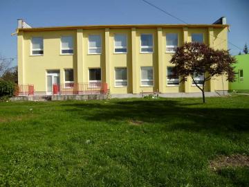 Zrekonštruovaná budova základnej školy a materskej Zrekonštruovaná budova základnej školy a materskej